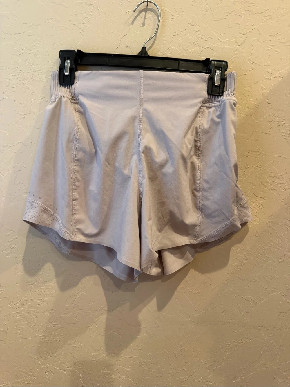 Lululemon Hotty Hot athletic shorts women’s size 6 light pink/grey - Picture 2 of 6
